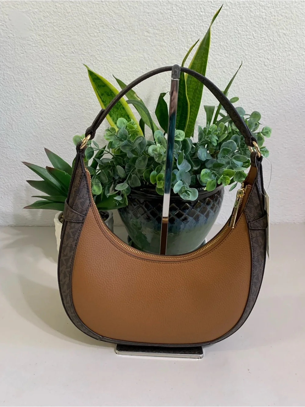 👜💕 Michael Kors Brown Crescent Shoulder Bag
